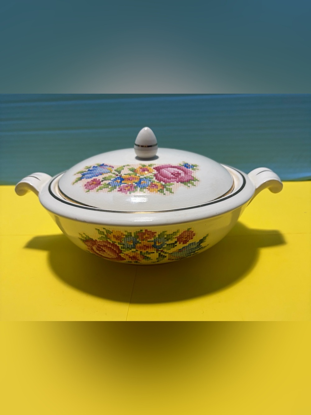 Oval Casserole Dish w/ Lid & Handles, White Floral Pattern, 10 in